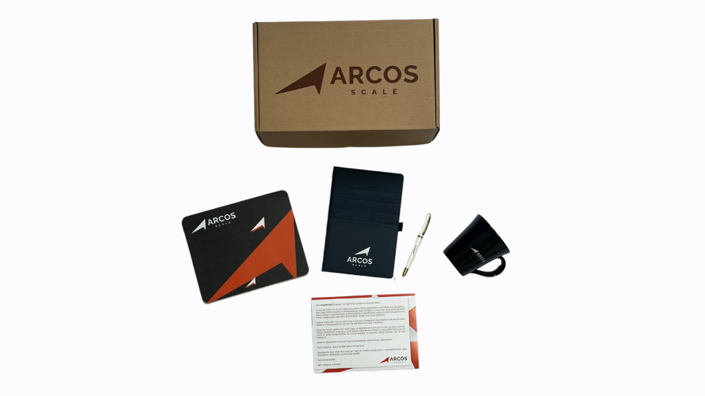 Confira o case Arcos Scale e veja como a empresa elevou o engajamento de clientes e equipe com brindes personalizados da Lobby!