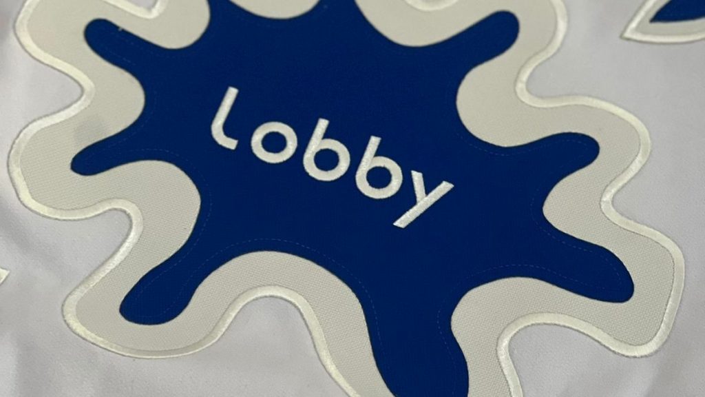 Brindes para o Dia dos Pais corporativo em cima de uma mesa